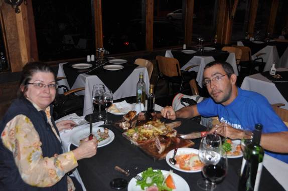 Que delícia! Nosso primeiro churasco argentino! (em Puerto Iguazu - Argentina)